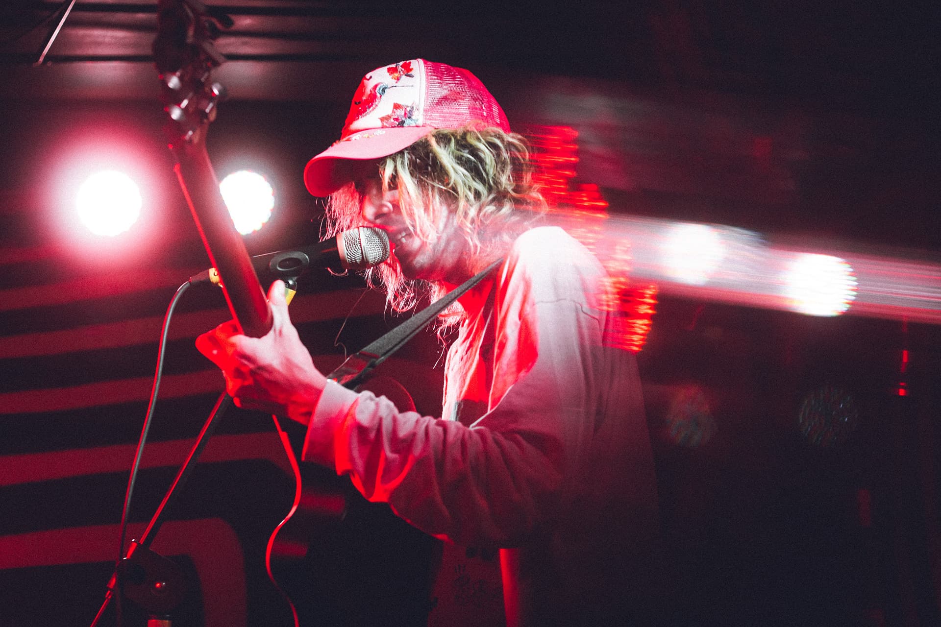 Fotografía de chico con guitarra